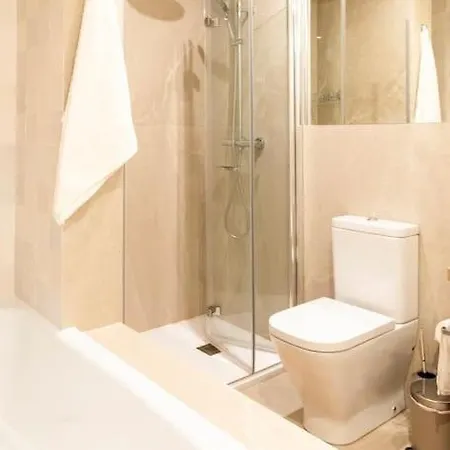 Ot 5 Bedrooms 4 Bathrooms Luxury In Old Town *